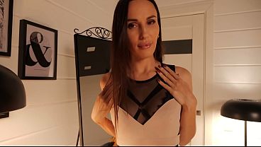 Hot milf Lilu Moon enjoys big dildo play in tight pussy