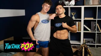 Felix Fox Rims Damian Nights Bubble Butt Then Pounds Him Doggystyle Bareback