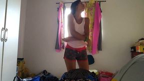 jade cristal rj - escolhendo qual vestido vai usar sem calcinha para encontrar o amigo