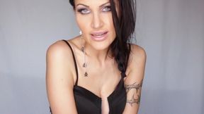 Le mie tette dominano il tuo lurido pisellino