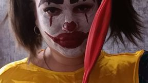 clown girl play with punchballoons