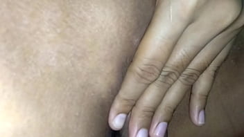 แหย่รูหีด้วยควยที่ใหญ่และยาวจนน้ำแตก