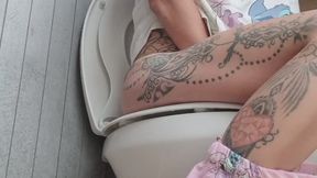 DESPERATE PUBLIC BATHROOM RUSH – Holding My Pee Until The Last Second & Loud Farts