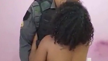 Comendo safada fardado