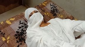 Hot Muslim Babe in White Hijab Was Fucked by Uncut Dick