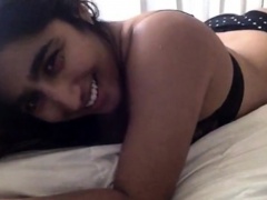 Indian Girl Gets Horny On Cam