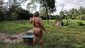 mary butterfly entra no mato com binho ted e leva uma gozada dentro do cu - casal mary butterfly e alexandre