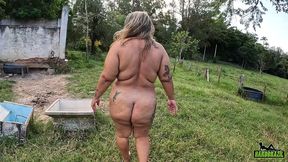 mary butterfly entra no mato com binho ted e leva uma gozada dentro do cu - casal mary butterfly e alexandre