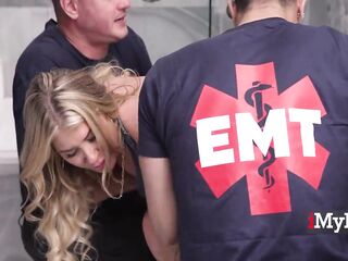 Snatch Got Stuck, Now Paramedic Schlongs Screw!