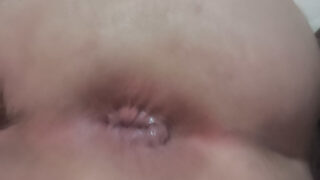 Bailando – Película hardcore POV de putas alemanas gays amateurs follándose su propio culo con un vibrador