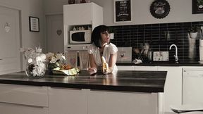 j aime les bananes pour leur fascinante capacite a me faire vriller le con