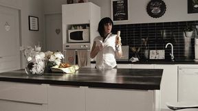 j aime les bananes pour leur fascinante capacite a me faire vriller le con