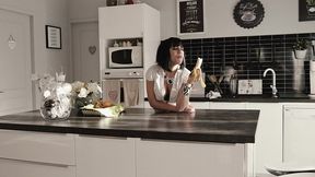 j aime les bananes pour leur fascinante capacite a me faire vriller le con