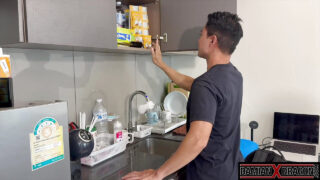 Chàng trai châu Á xăm trổ Damian Dragon bị "thịt" mông sau màn liếm láp mãnh liệt.