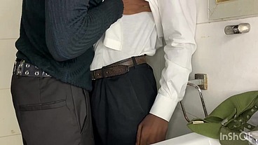 Work colleague public restroom sex video