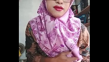 Massive Boobs Hijab Shemale Jerks Off Her Dick