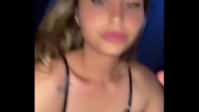 influencer se corre con un juguete en su co&ntilde_ito