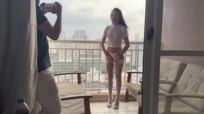 marido grava esposa fodendo com 2 na sacada do predio