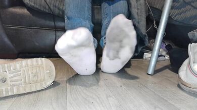 Brit MILF grinds her sweaty socks on daddy's trainers