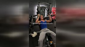 Oops at the Gym: Barely Legal Accidentally Exposing Girl's Pussy During Workout!