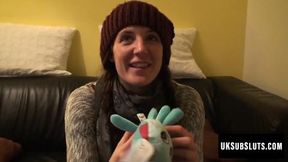 UKSubSluts com - Samantha Bentley's feet licked as her pussy&#x1F32E;&#xFE0F; gets intensely kissed