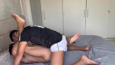 Lukas metendo gostoso depois do jogo e o pequeno Jordan aguentando a pica até o talo