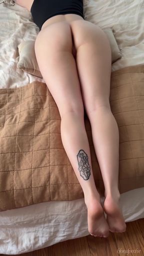 Curvy blonde amateur gets analized in POV