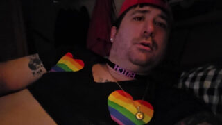 Webcam-papa vernedert blanke slavin met ronde billen door ruwe anale dildo-seks.