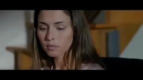 b&ecirc_n duoi miệng em