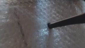 Let's pop some pluriball with our beautful feet: Crazy Layla does it barefoot and Kiinky Rose with her high heels