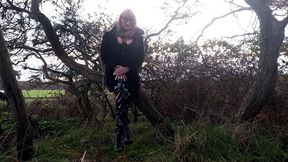 Crossdressed and Wanking Outdoors