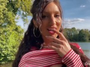 Petite salope exhibe se fait défoncer sur le bord de la route - FACIALE- amateur SEXTWOO