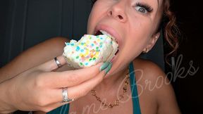 Nikki Brooks - Eat With Me (1080HD)