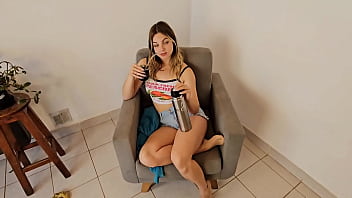 Stepsis seduces with her pretty face and big booty