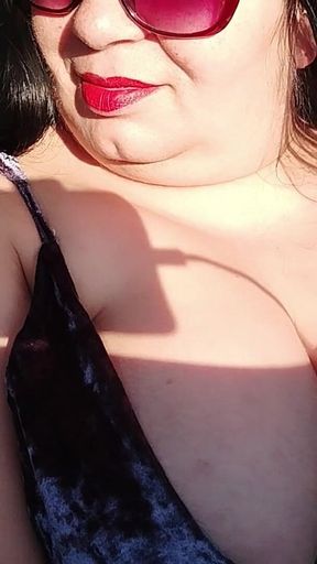 Mature BBW MILF Traveling, Fans in Slow Motion