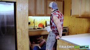 I let the hunky plumber Felix Fox satisfy my big cock cravings