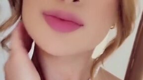 ”#ginger #prettyface #corset #kiss”