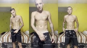 novinho dotado de pau duro no short tactel falando muita putaria e gozando