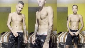novinho dotado de pau duro no short tactel falando muita putaria e gozando