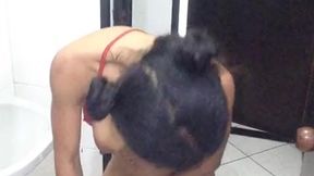 Teen Colombiana fingering her perfect ass on camera