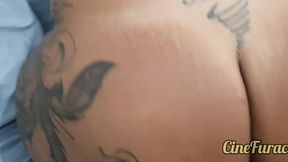 enchendo o cu da puta de leite! fodeu sem camisinha e gozou dentro do cu
