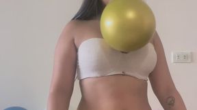 Looner girl blowing balloons turning hot pussy play