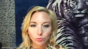 BLONDE BABE IN BODYSTOCKING SUCKS DICK