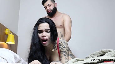 Novinha e gravida de oito meses se esbaldando no pau até fazer squirt e pediu leitada na barriguinha