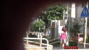Pretty Japanese lady films herself urinating
