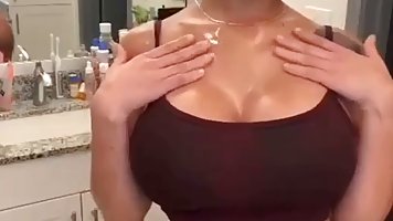 Busty, Ebony model is using every opportunity to do some posing and teasing on cam