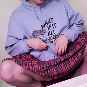 Chubby Trans Girl Pees in Bathtub