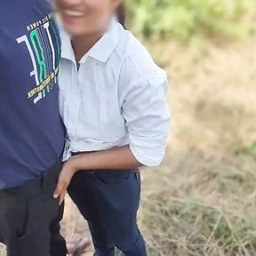 Indian Desi College girlfriend fuck outdoor in jungal, college lover couple (Hindi audio)