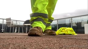 Builder solo flexing on site