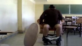 بيهدى النور ويفضل يستمتع معاها باوضاع ساخنه جسم فاجر فى النيك